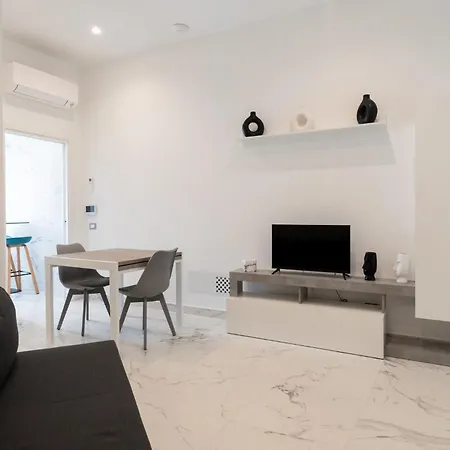 The Urban Nest By Wonderful Italy Apartman *